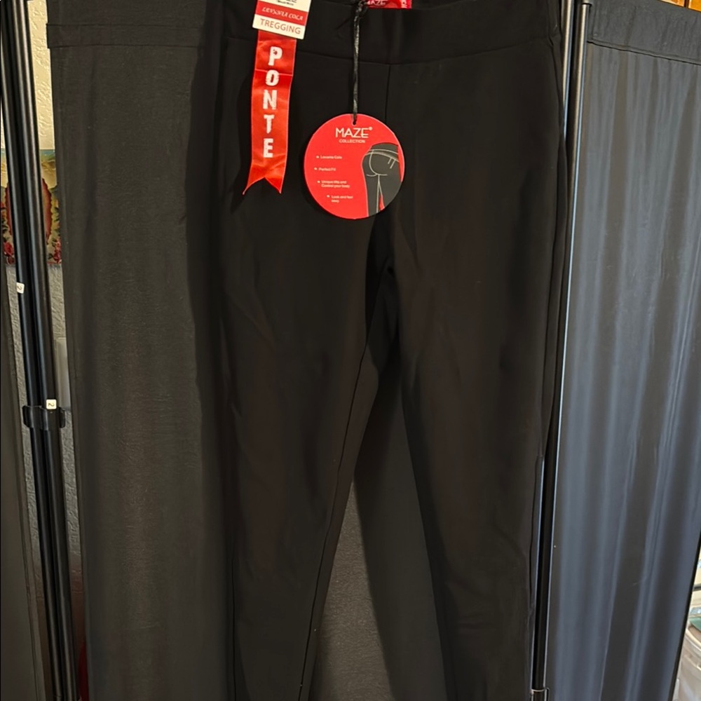 Modish Maze Black Leggings